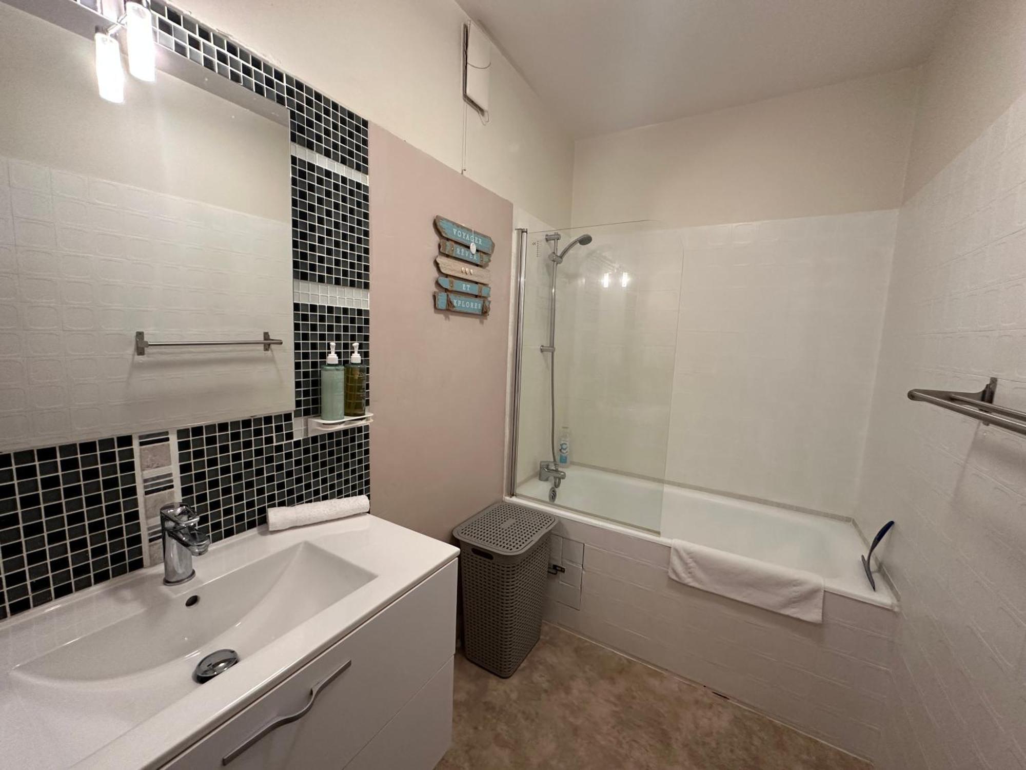 Orleans Centre Proche Gare - Appartement Fonctionnel Residence Calme Parking Prive Gratuit - Le Central Elegance Buitenkant foto